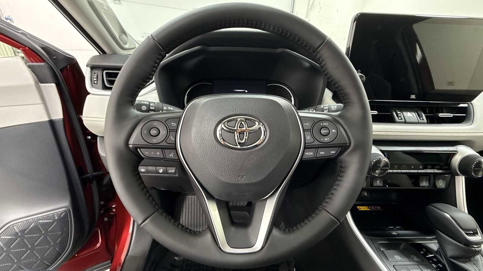 Thumbnail: 2025 Toyota RAV4 - 16