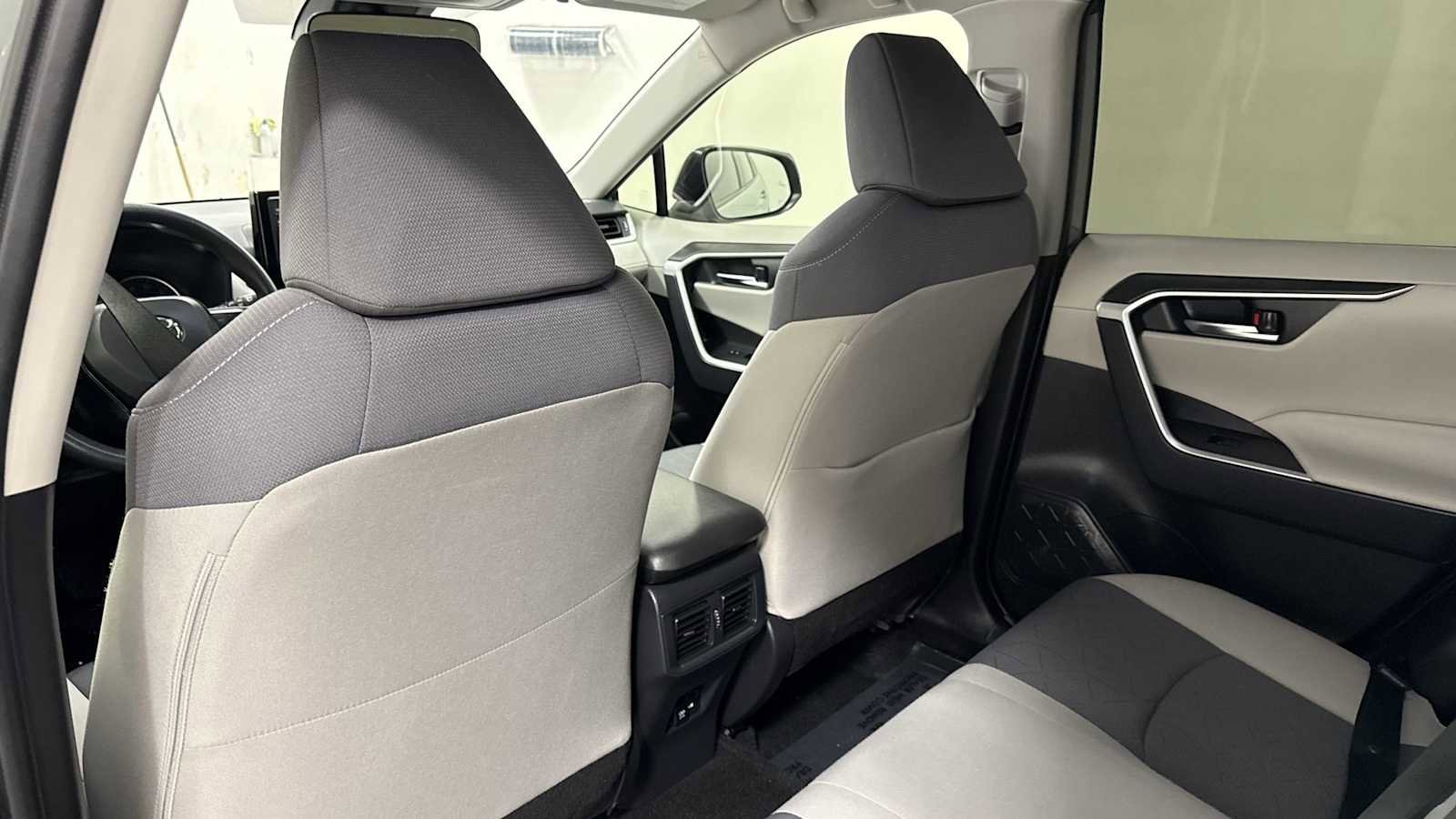 Thumbnail: 2021 Toyota RAV4 - 24