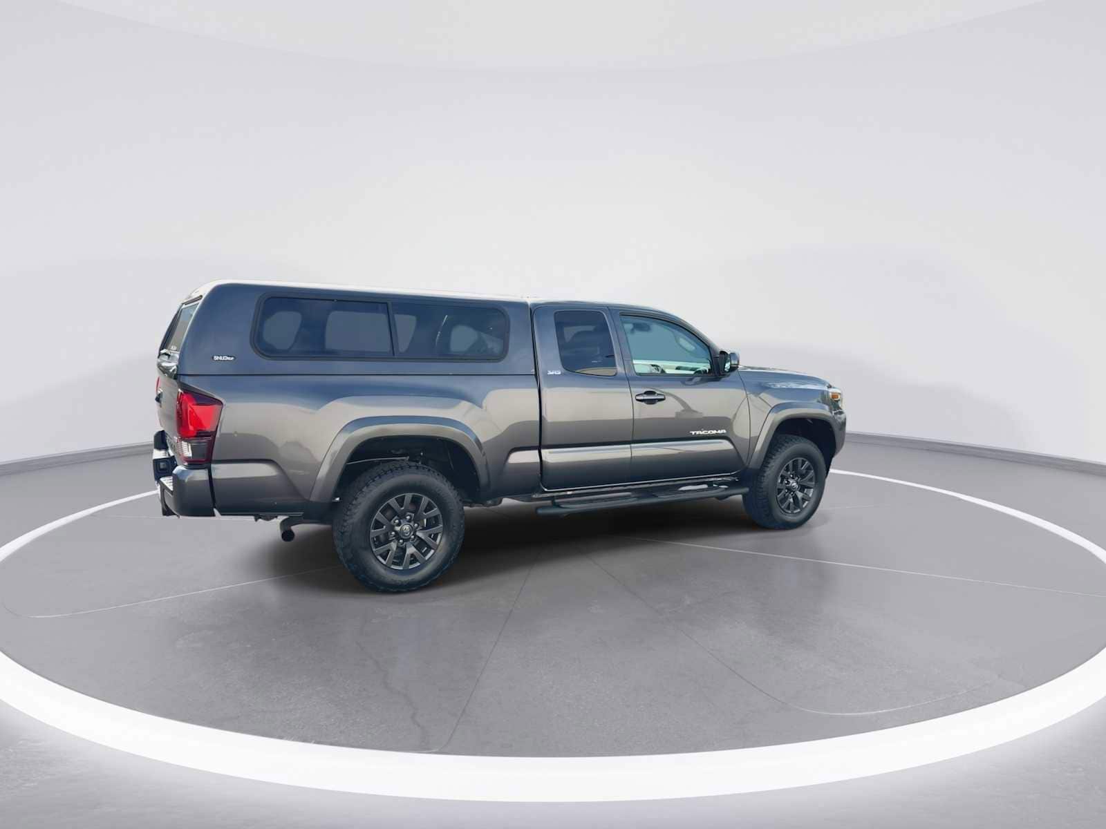 Thumbnail: 2022 Toyota Tacoma - 8
