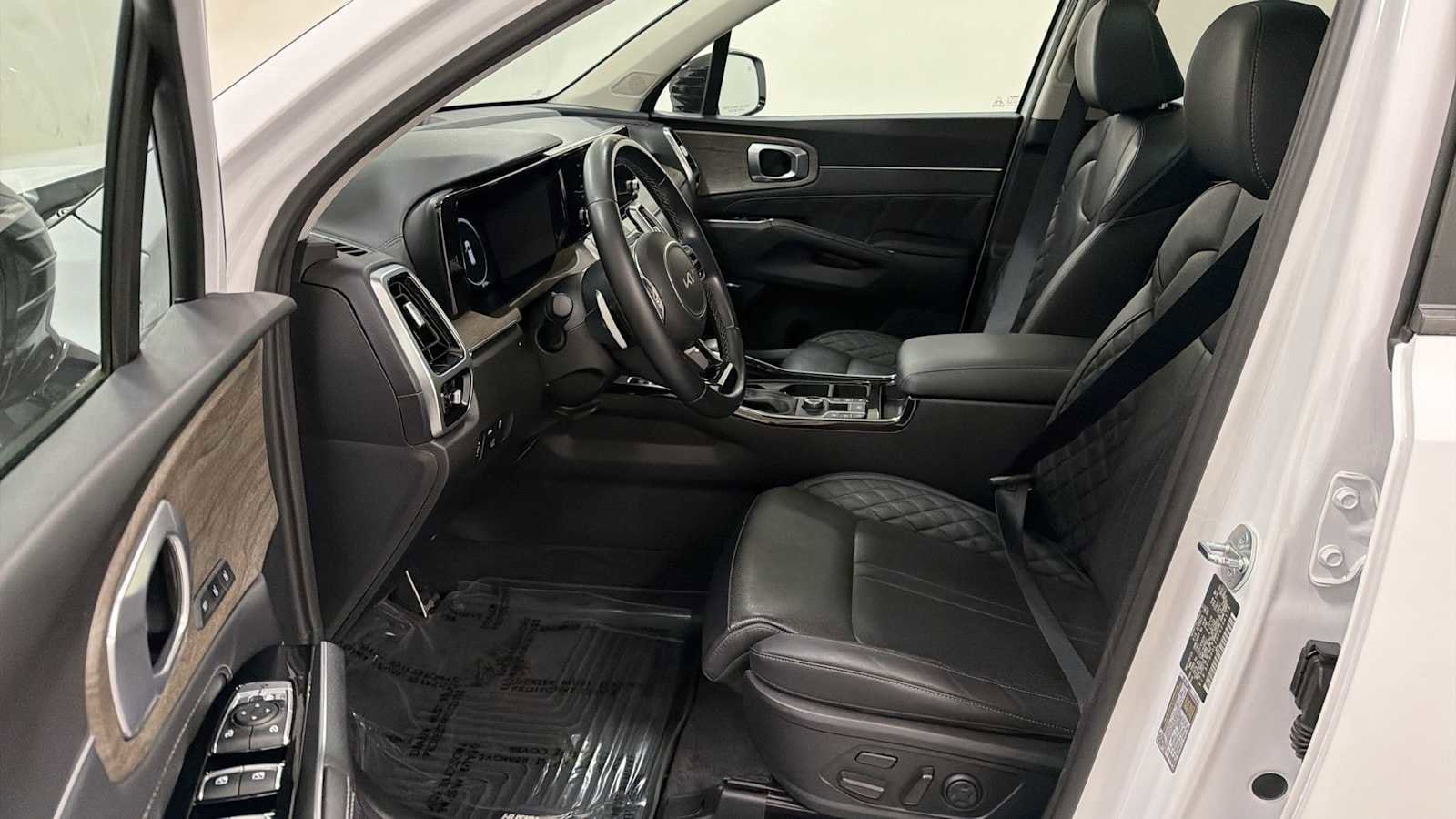 Thumbnail: 2023 Kia Sorento - 13