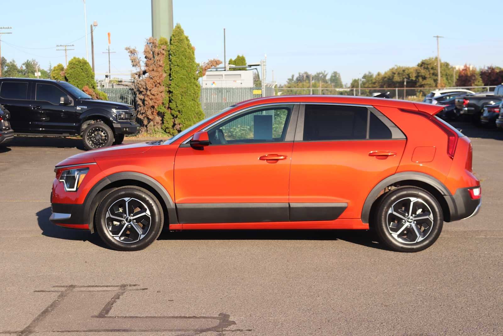 Thumbnail: 2023 Kia Niro - 8