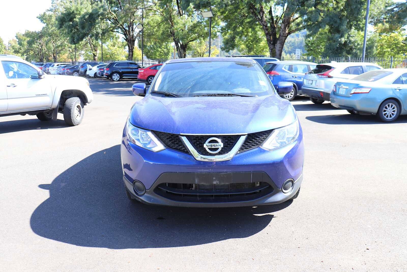 2018 Nissan Rogue Sport S photo 2