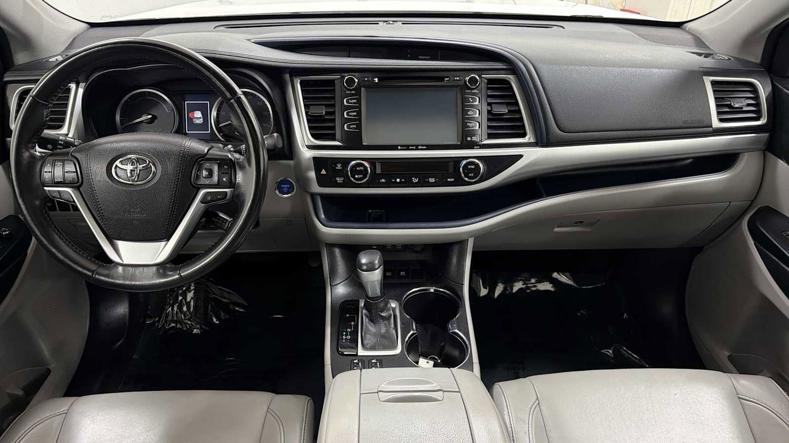 Thumbnail: 2017 Toyota Highlander - 27