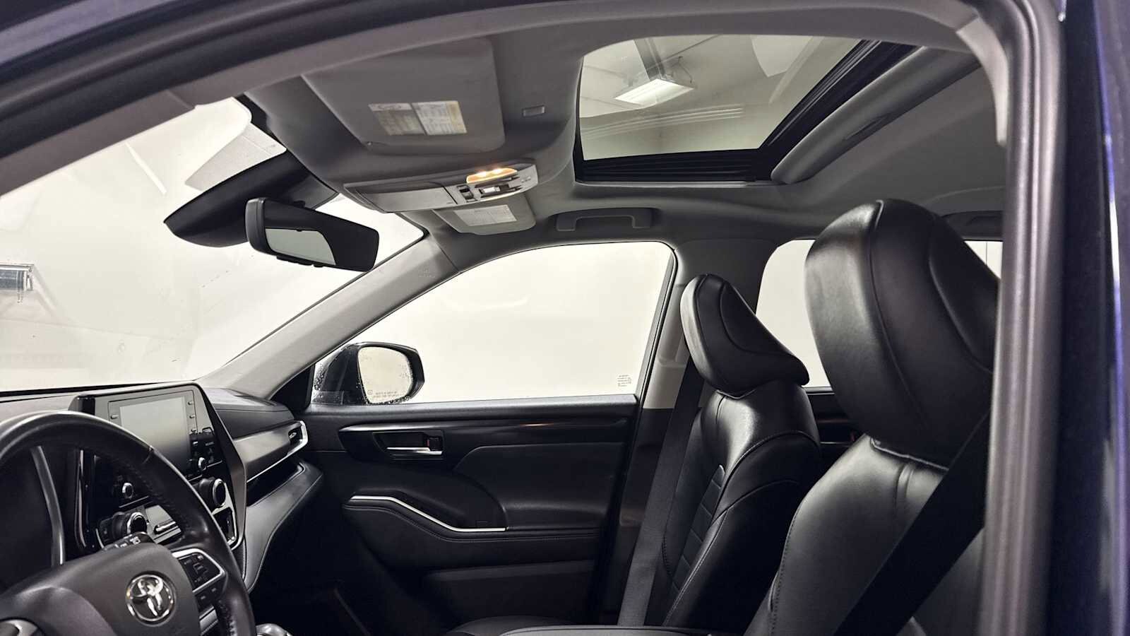 Thumbnail: 2022 Toyota Highlander - 23