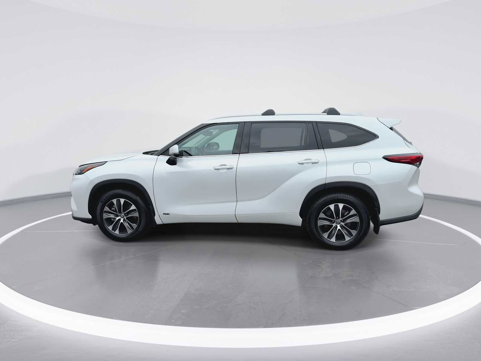 Thumbnail: 2022 Toyota Highlander - 5
