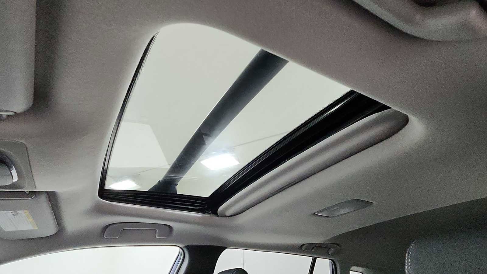 Thumbnail: 2022 Toyota Corolla Cross - 24