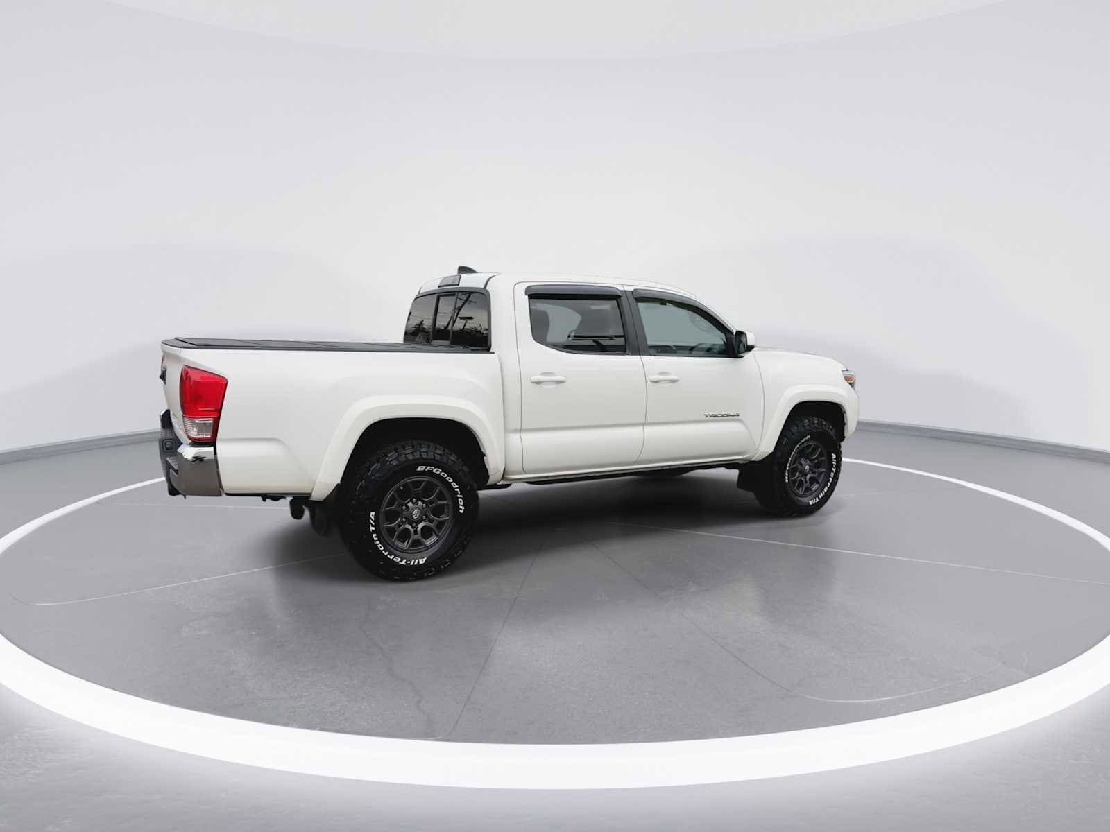 Thumbnail: 2017 Toyota Tacoma - 8