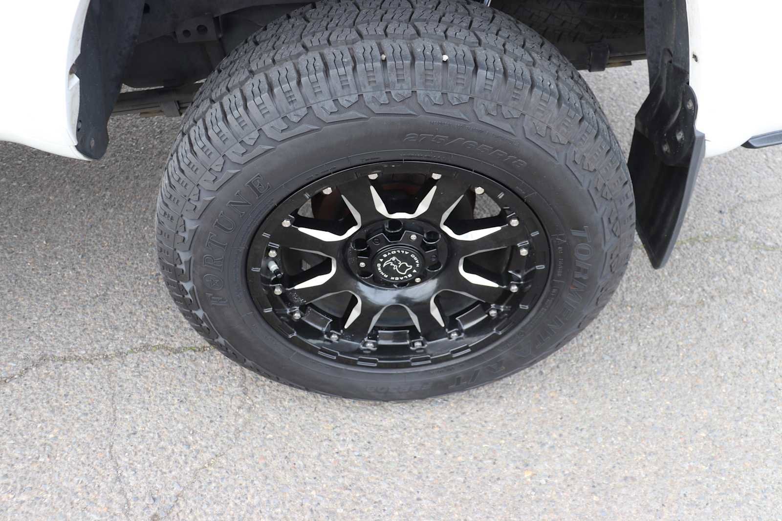 Thumbnail: 2019 Toyota Tacoma - 9