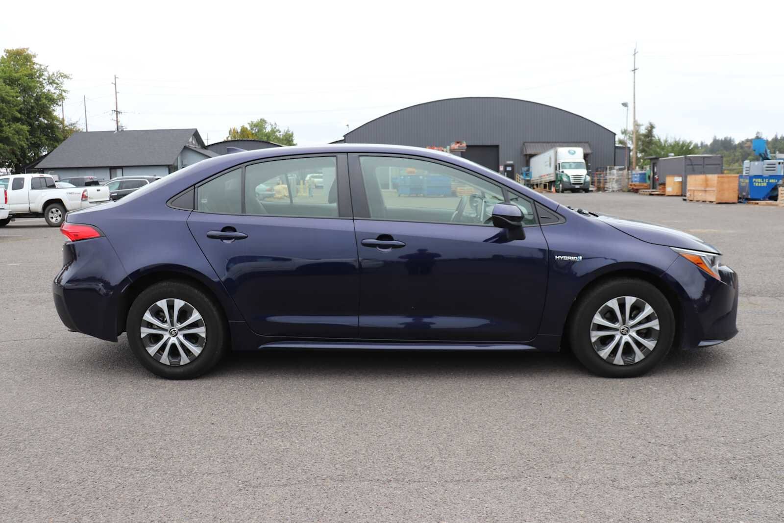 2021 Toyota Corolla Hybrid LE photo 3