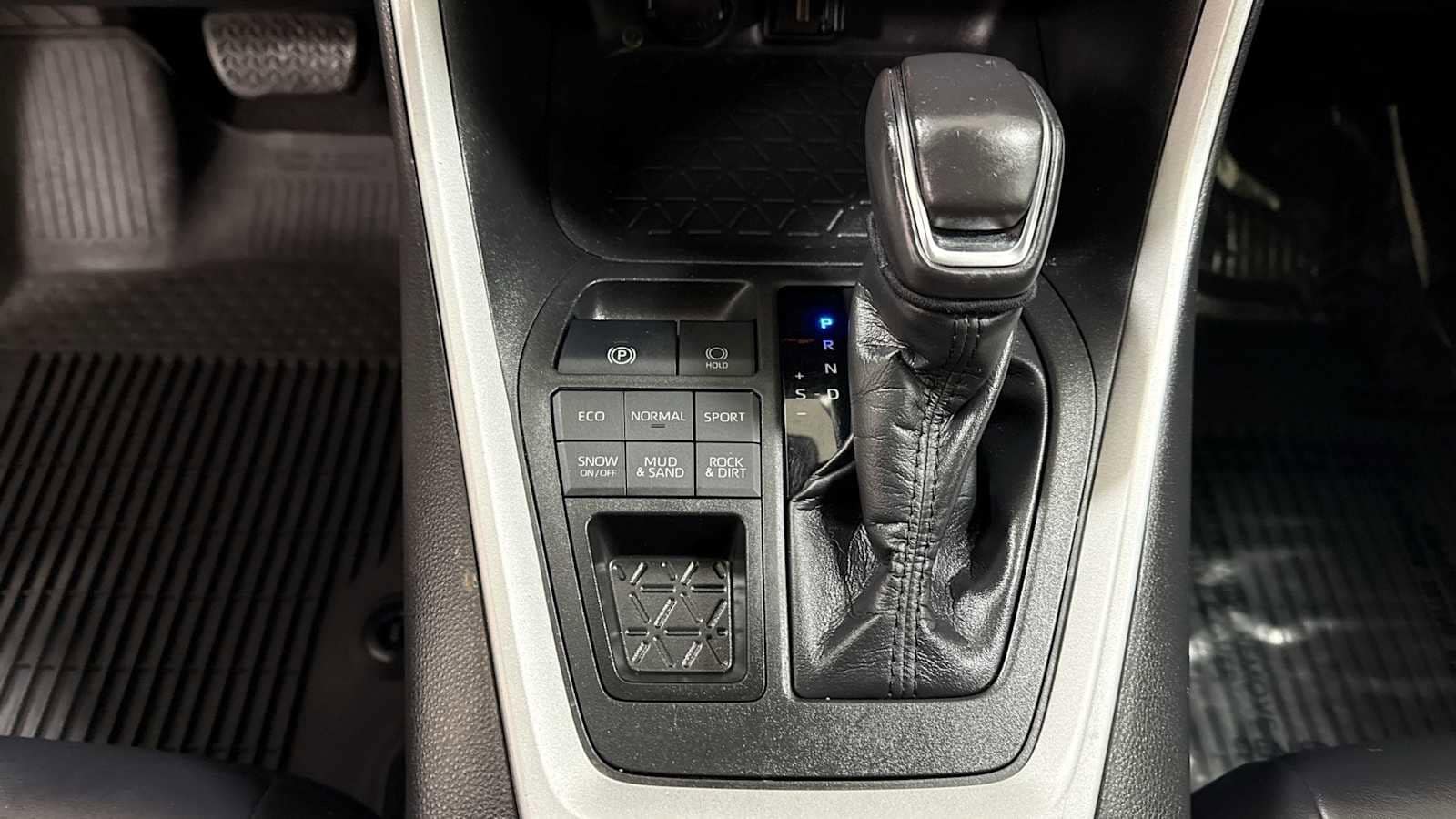 Thumbnail: 2020 Toyota RAV4 - 21