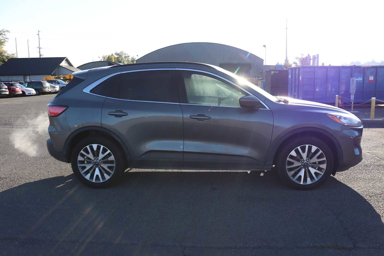 2022 Ford Escape Titanium photo 3