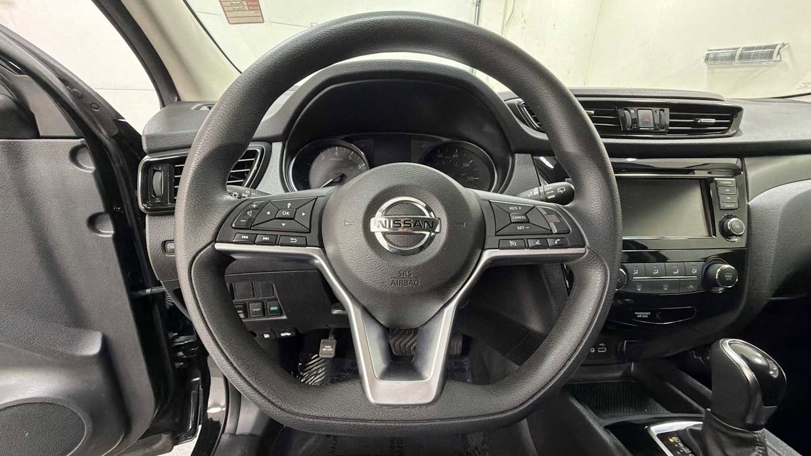 Thumbnail: 2022 Nissan Rogue Sport - 16