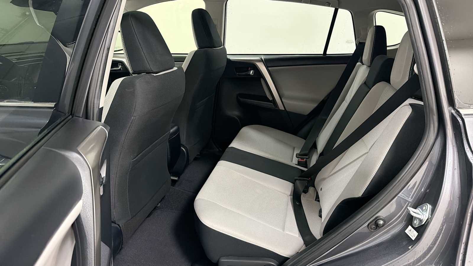Thumbnail: 2018 Toyota RAV4 - 24