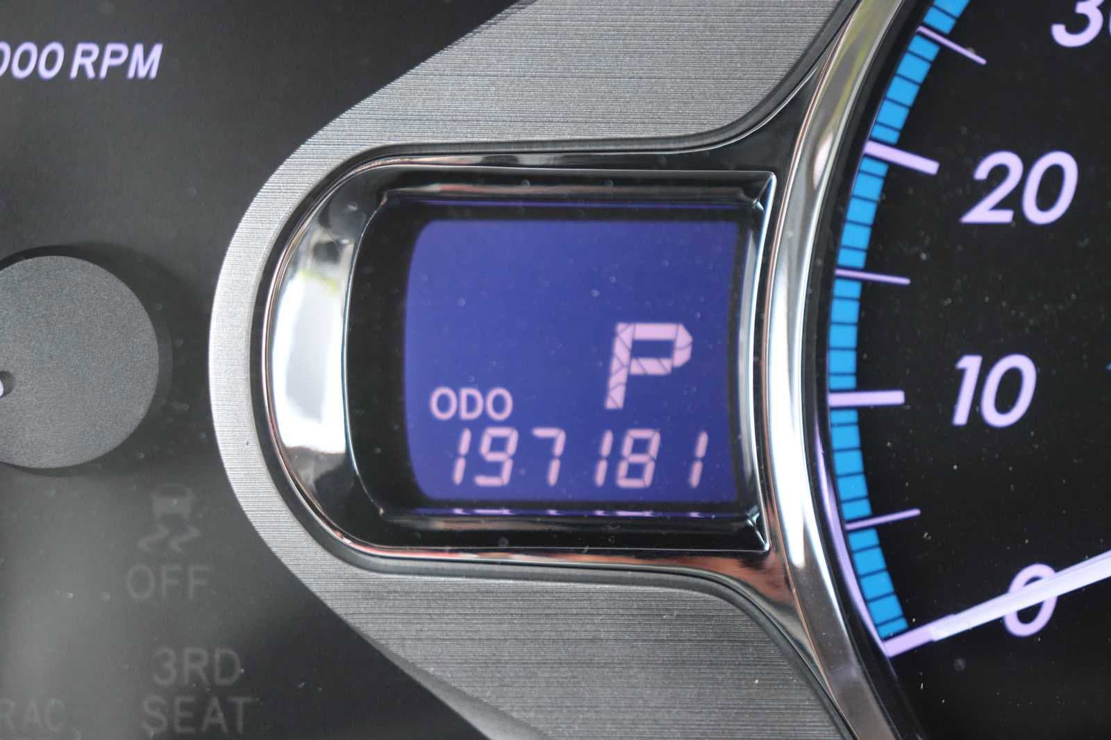 Thumbnail: 2011 Toyota Sienna - 11