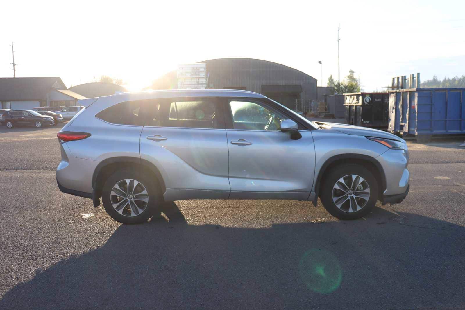 Thumbnail: 2021 Toyota Highlander - 4