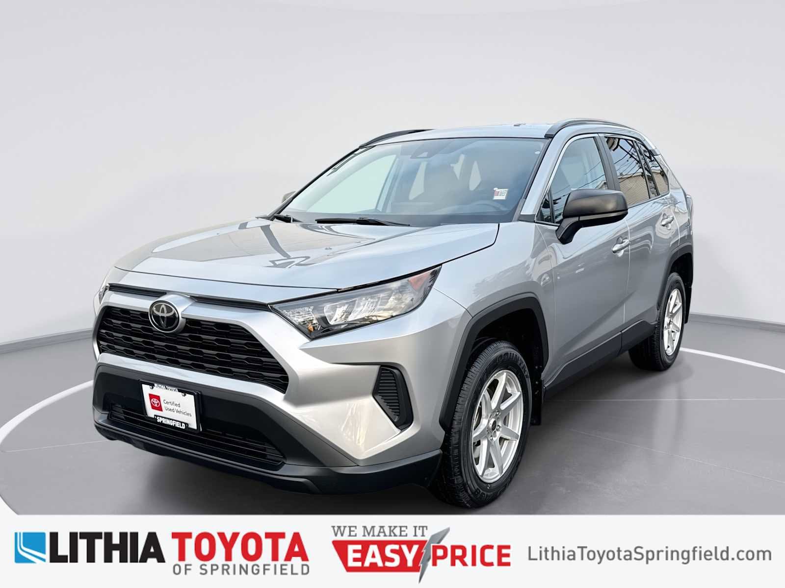 2020 Toyota RAV4 LE's photo