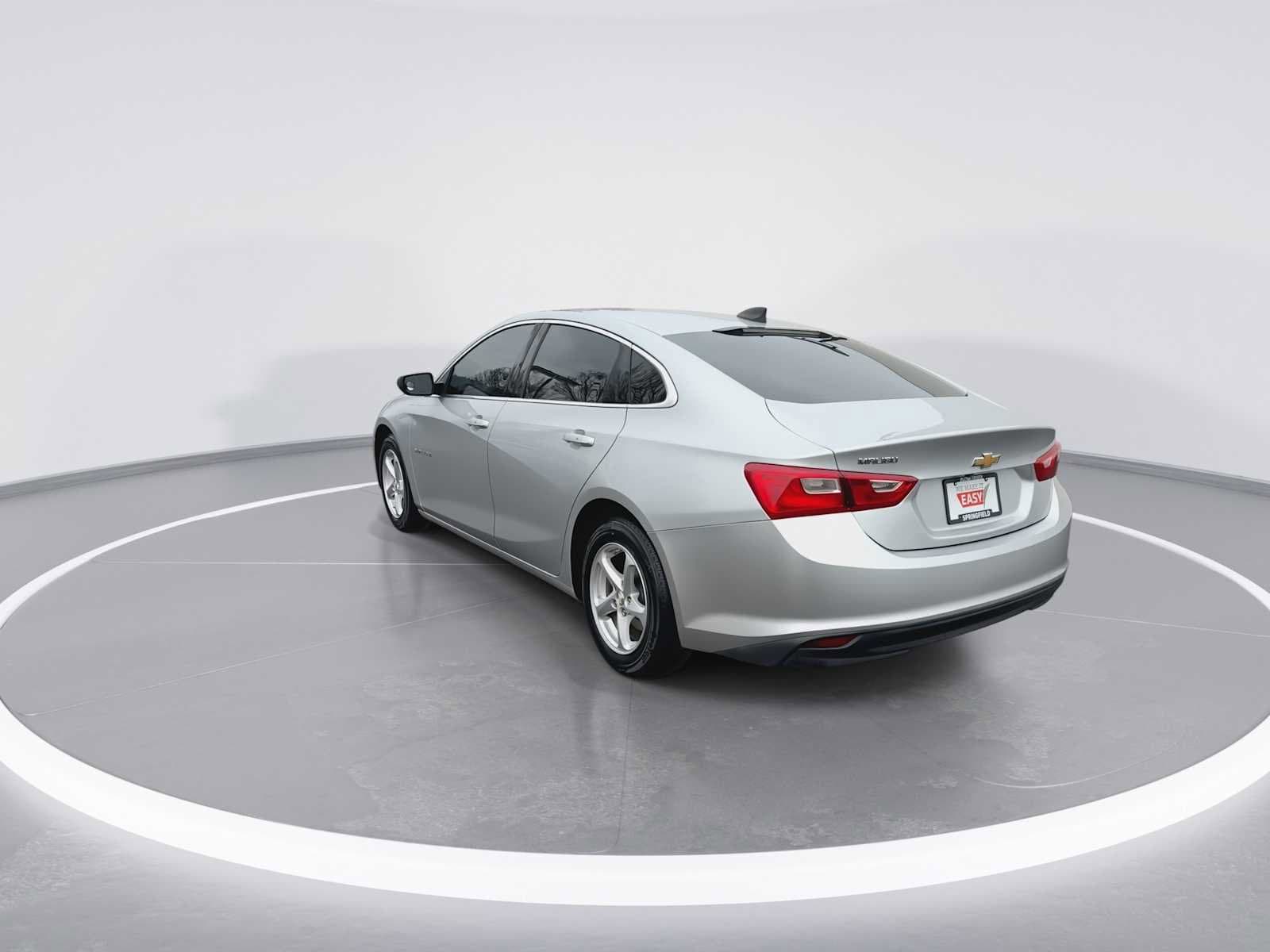 Thumbnail: 2018 Chevrolet Malibu - 6