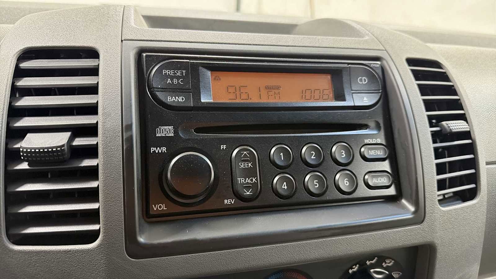 Thumbnail: 2005 Nissan Frontier - 18