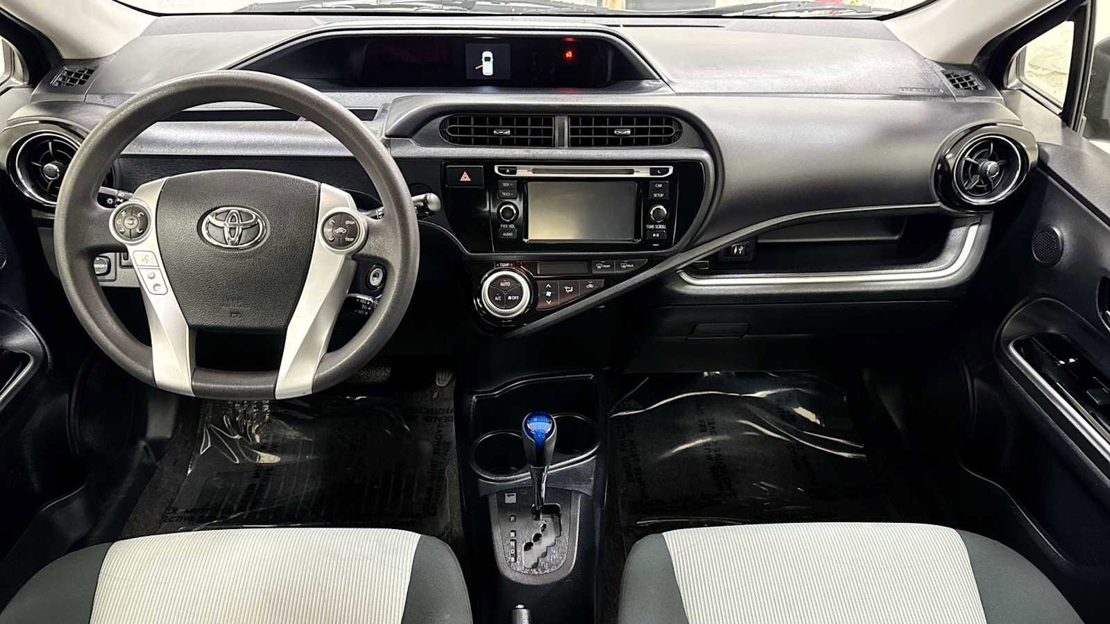 Thumbnail: 2016 Toyota Prius c - 24