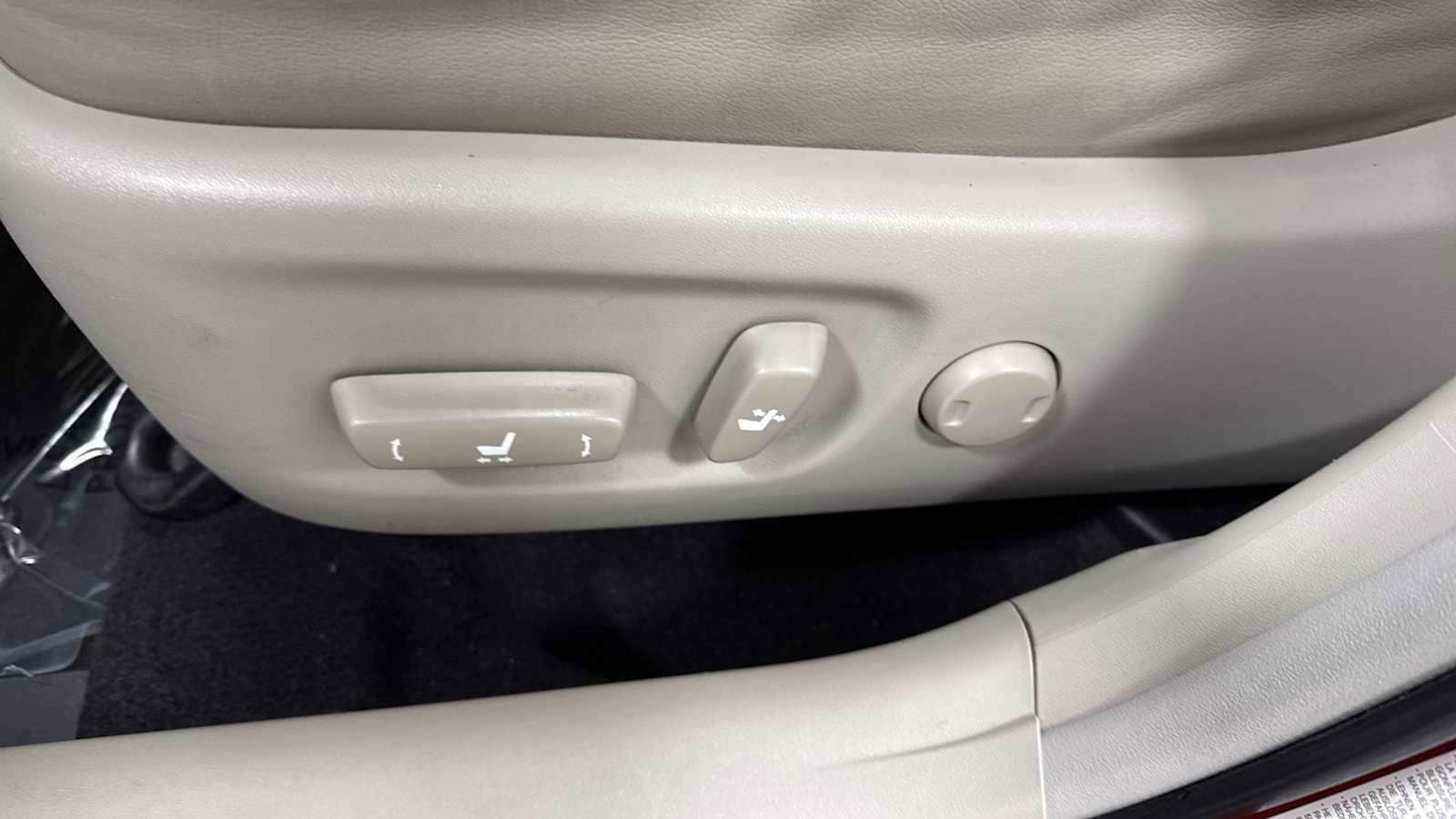 Thumbnail: 2013 Toyota Prius - 13