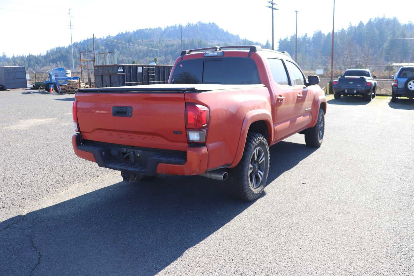 Thumbnail: 2018 Toyota Tacoma - 5