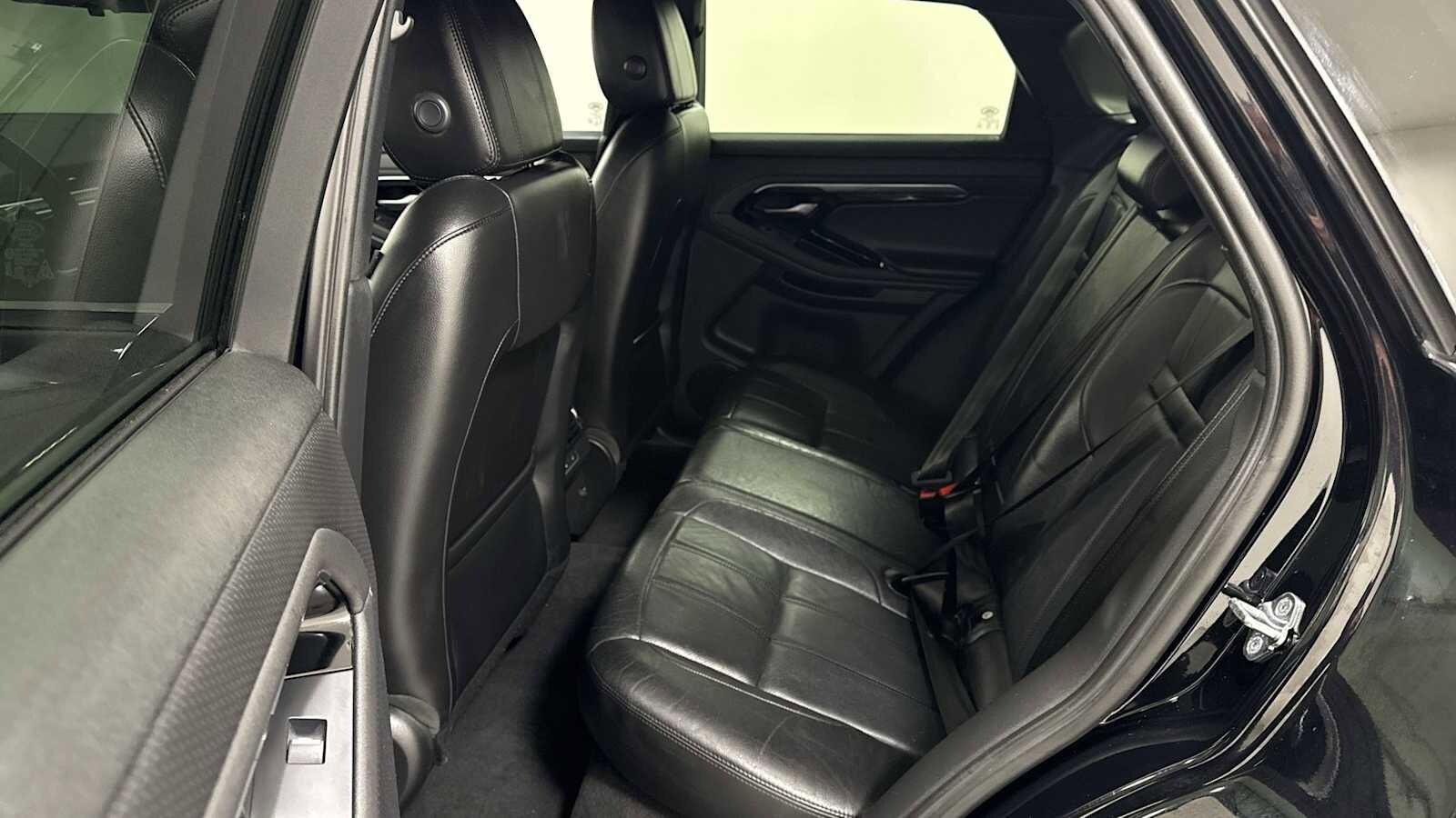 Thumbnail: 2020 Land Rover Range Rover Evoque - 24