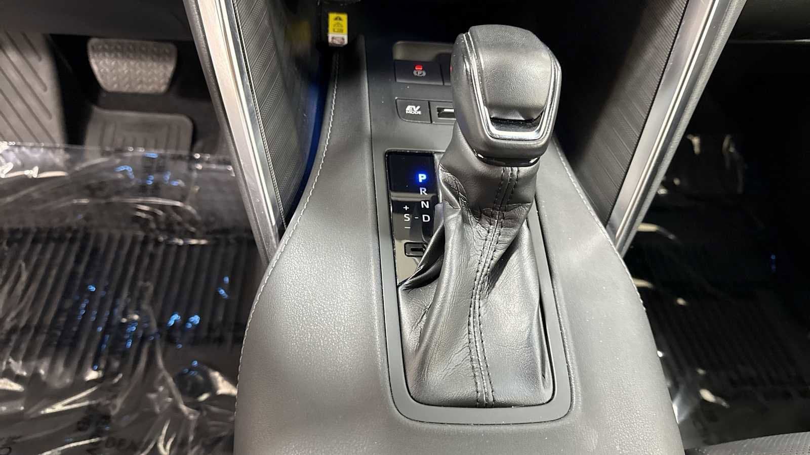 Thumbnail: 2022 Toyota Venza - 22