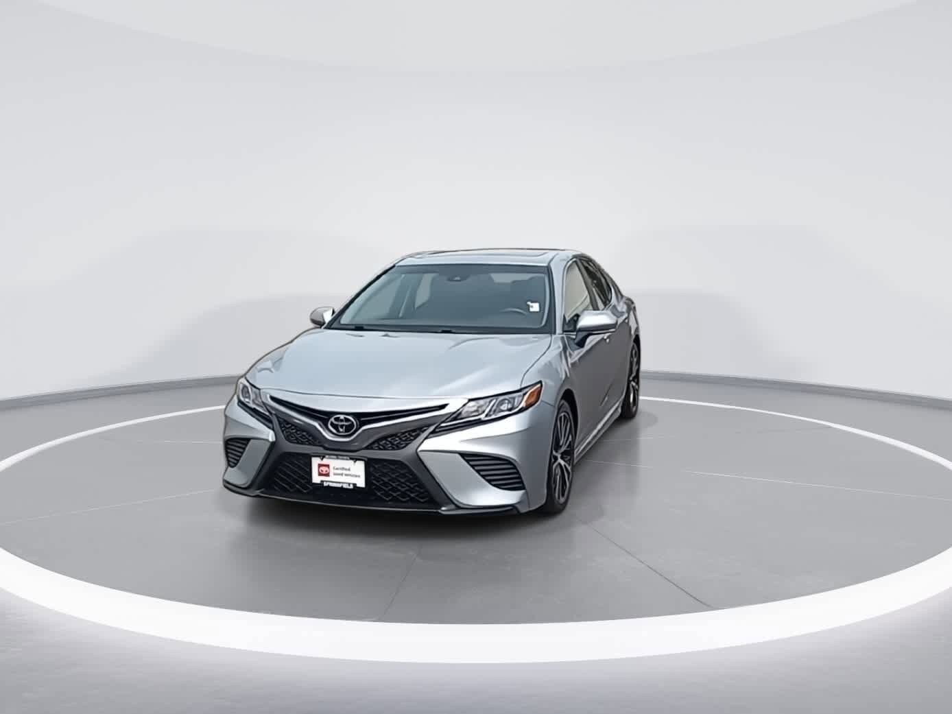 2018 Toyota Camry SE photo 3