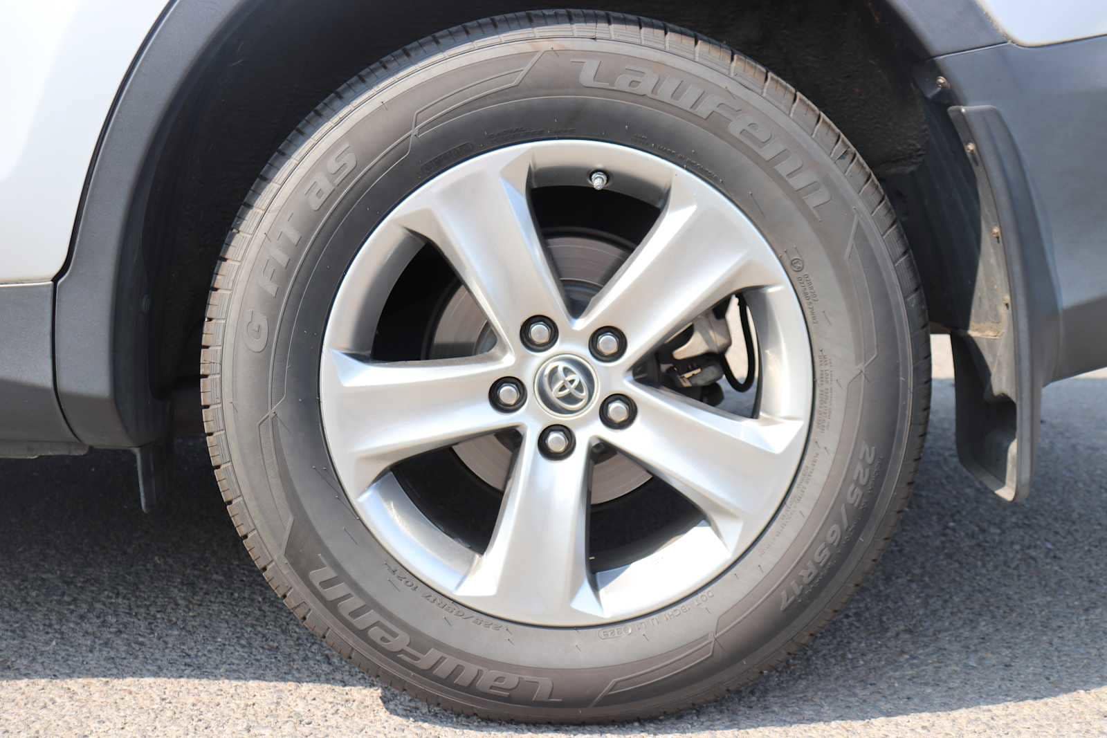 Thumbnail: 2015 Toyota RAV4 - 9