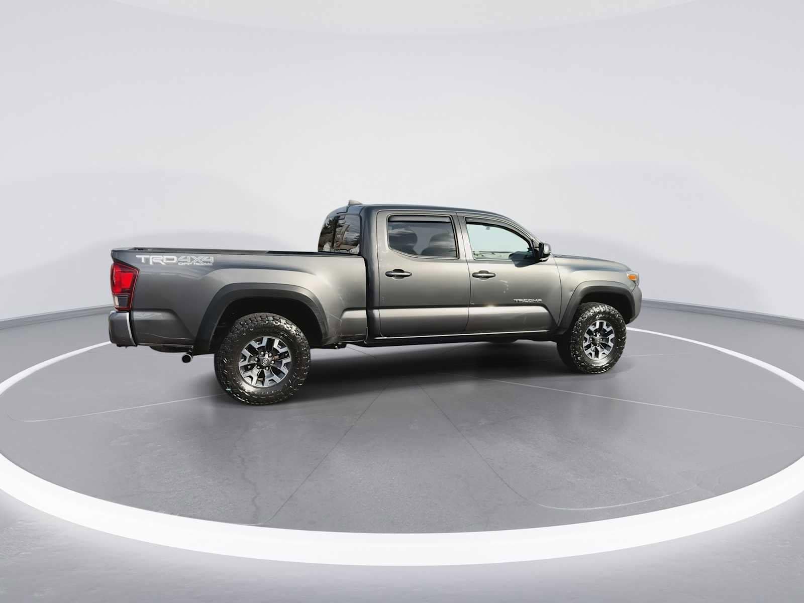 Thumbnail: 2018 Toyota Tacoma - 8