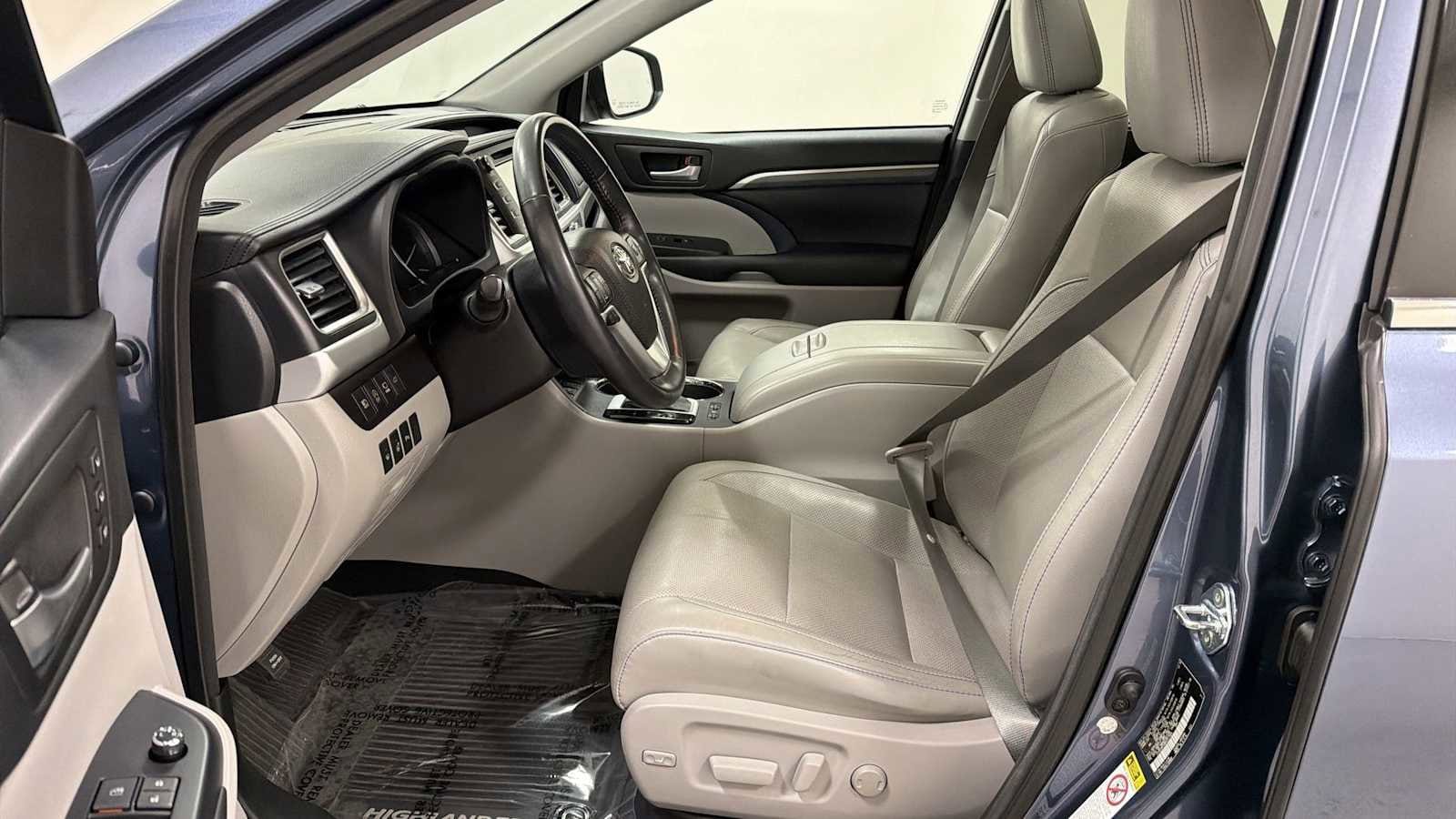 Thumbnail: 2017 Toyota Highlander - 13