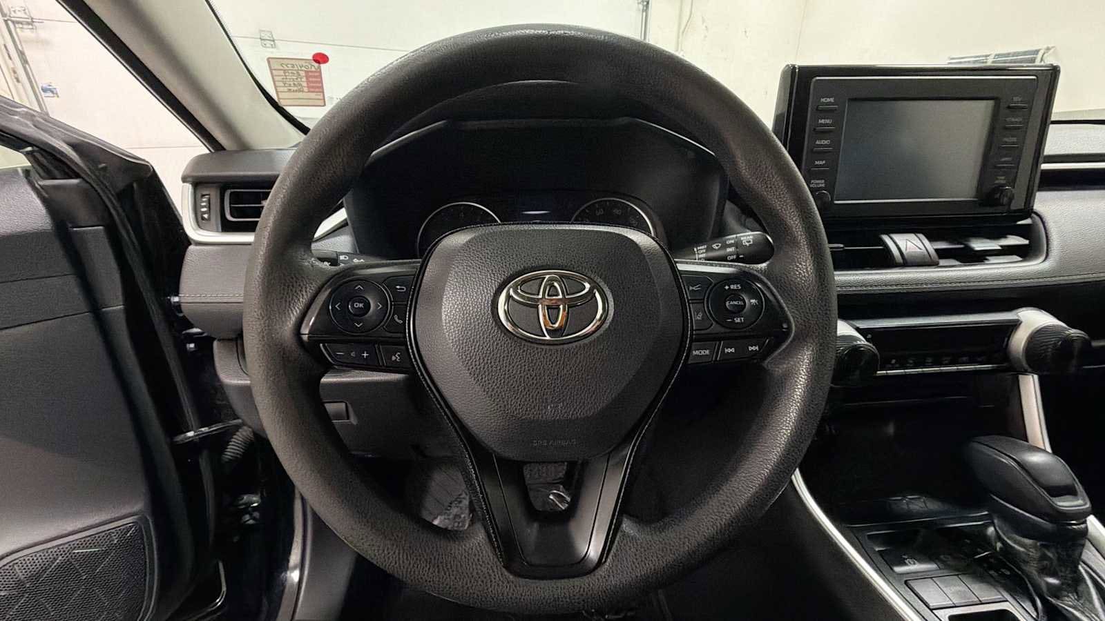 Thumbnail: 2019 Toyota RAV4 - 16