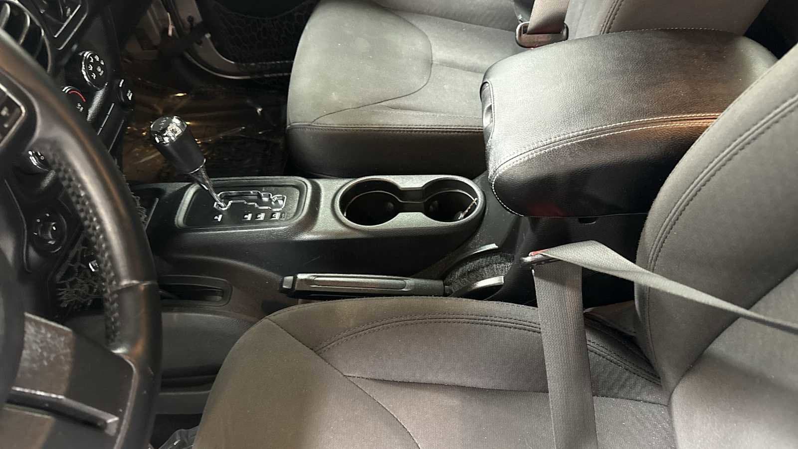 Thumbnail: 2017 Jeep Wrangler - 21