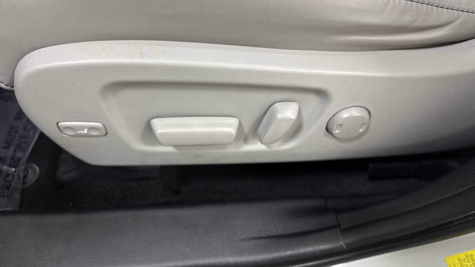 Thumbnail: 2019 Toyota Highlander - 14