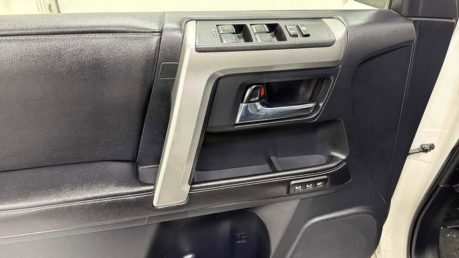 Thumbnail: 2015 Toyota 4Runner - 15