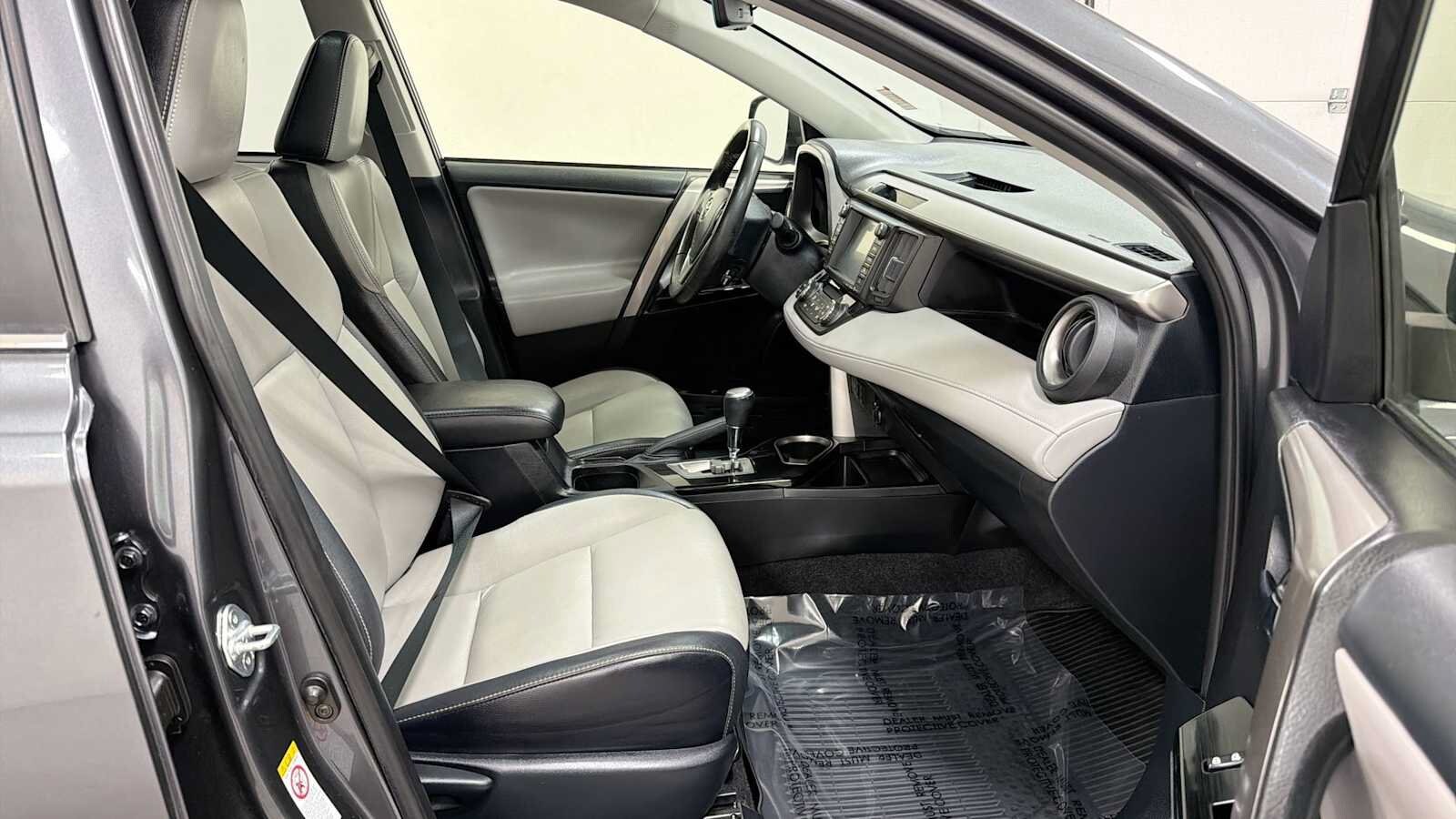 Thumbnail: 2018 Toyota RAV4 - 30