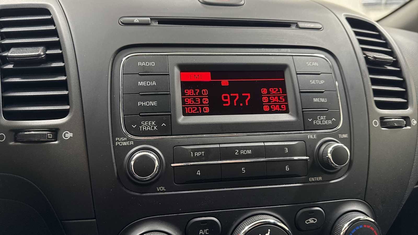 Thumbnail: 2016 Kia Forte - 18