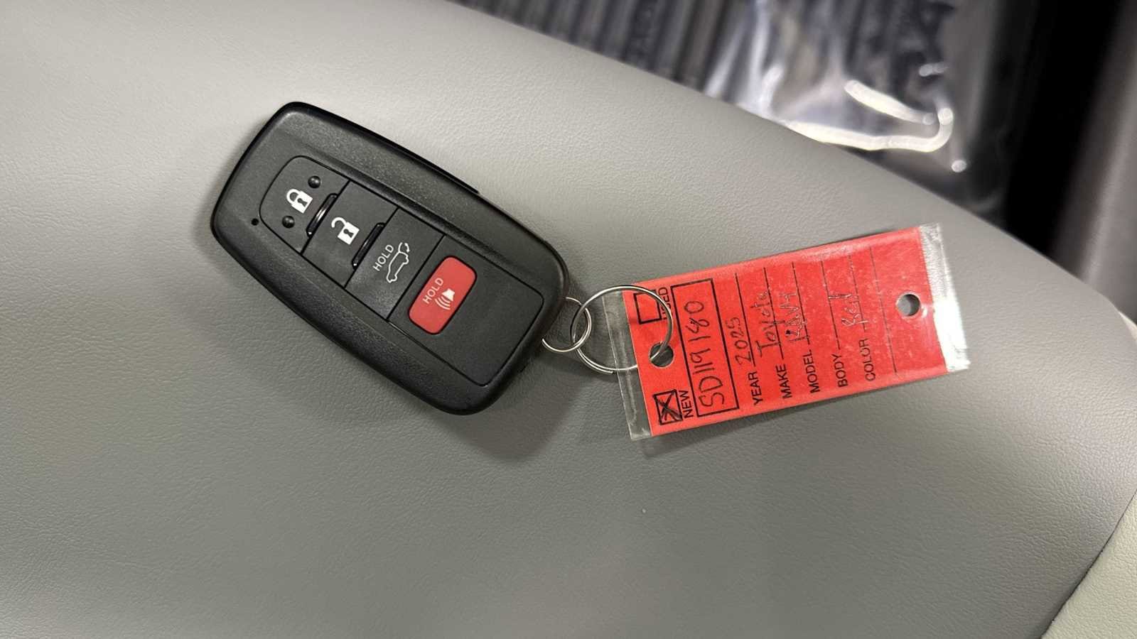 Thumbnail: 2025 Toyota RAV4 - 32