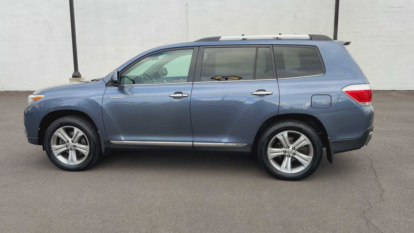 Thumbnail: 2011 Toyota Highlander - 5