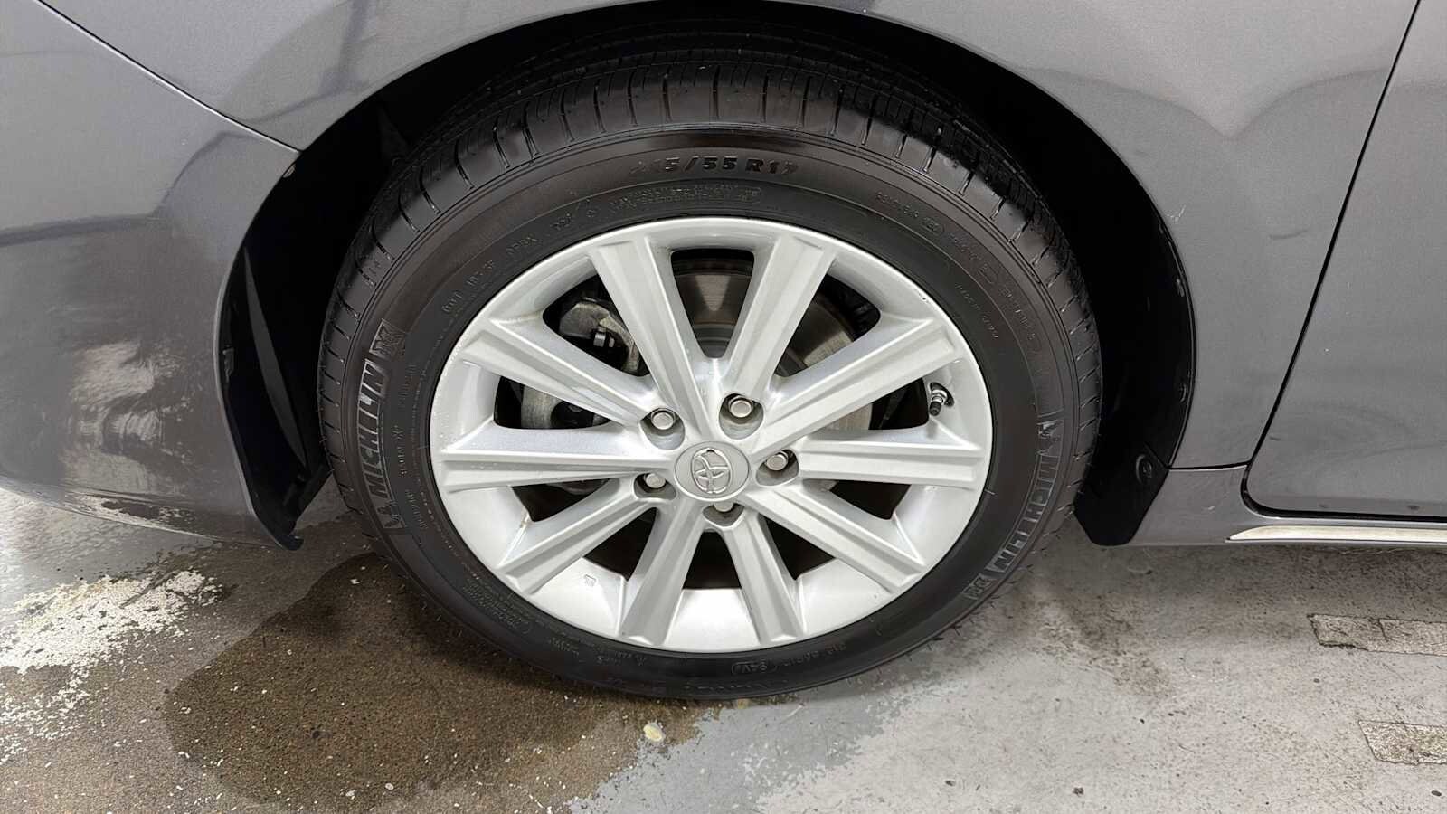 Thumbnail: 2013 Toyota Camry - 10