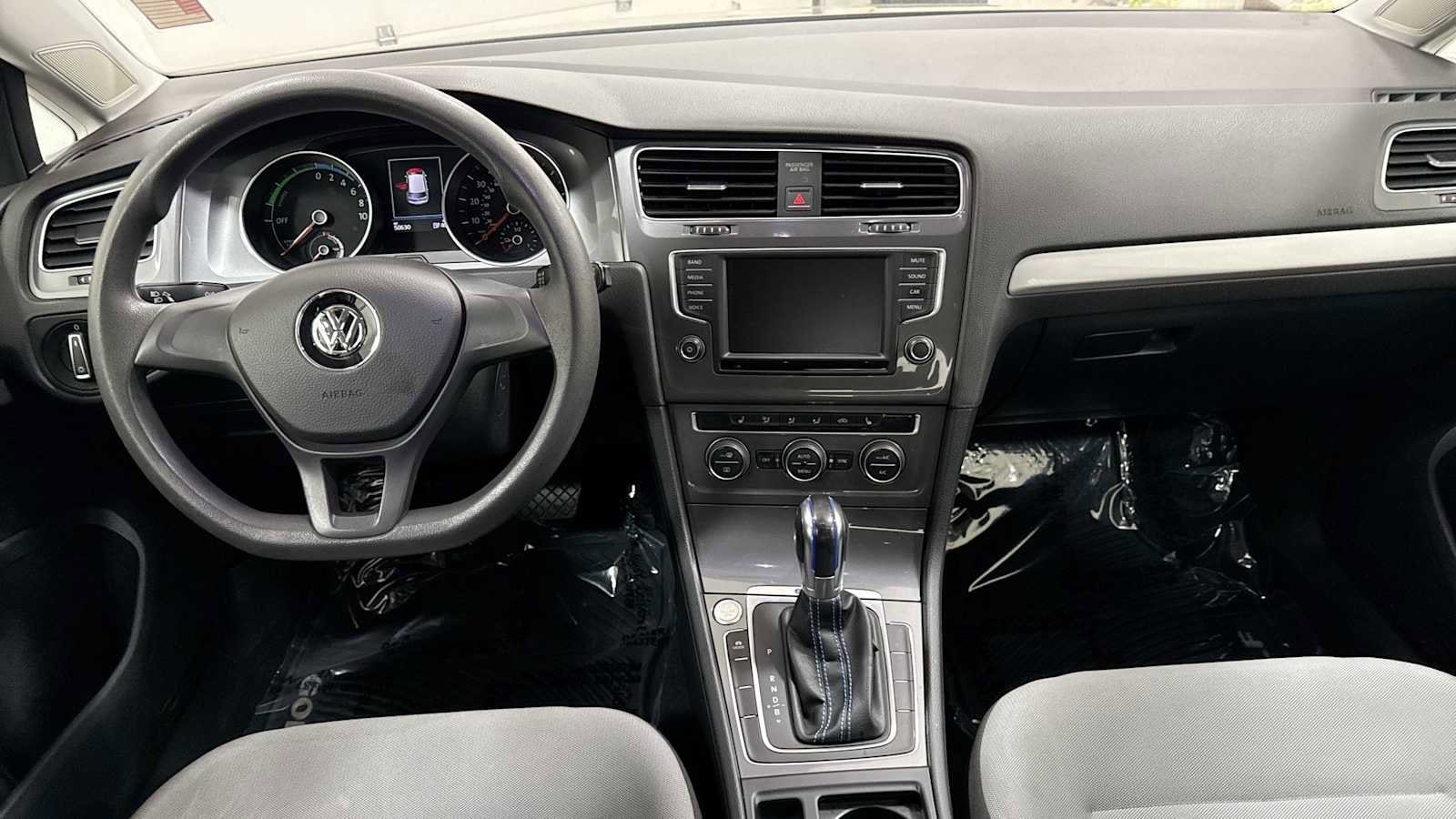 Thumbnail: 2016 Volkswagen e-Golf - 25