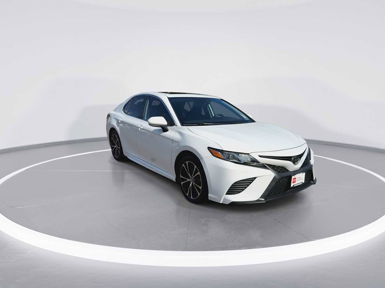 2019 Toyota Camry SE photo 2