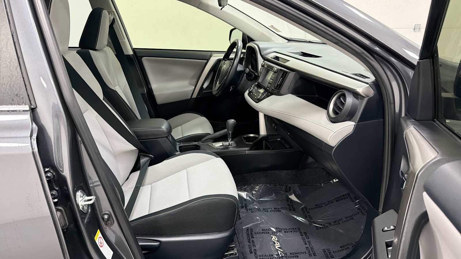 Thumbnail: 2018 Toyota RAV4 - 29