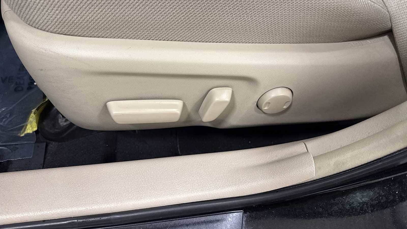 Thumbnail: 2012 Toyota Camry - 14