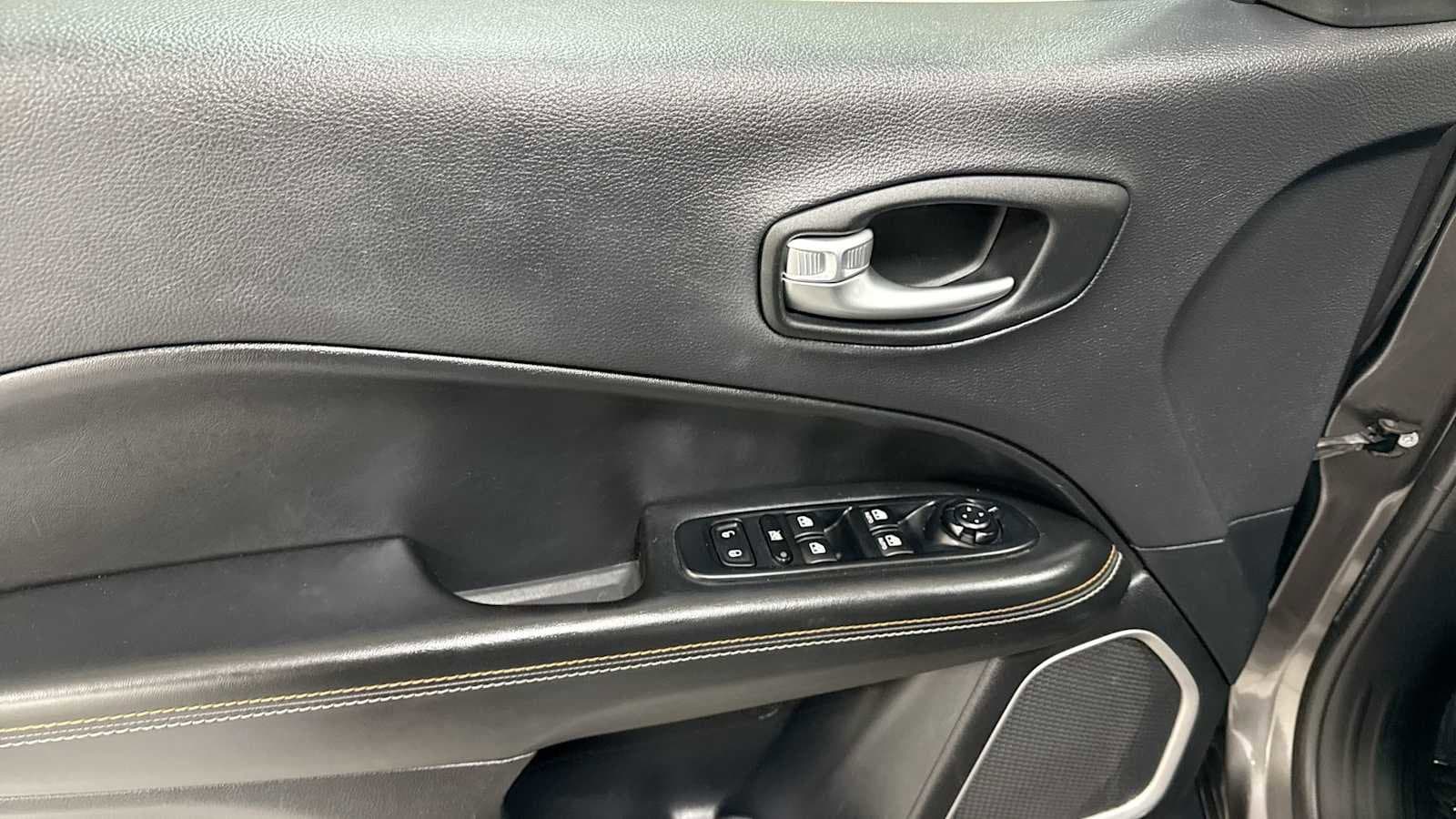 Thumbnail: 2018 Jeep Compass - 15