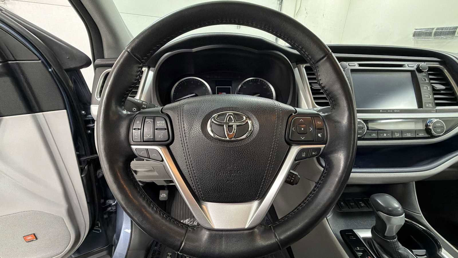 Thumbnail: 2017 Toyota Highlander - 16