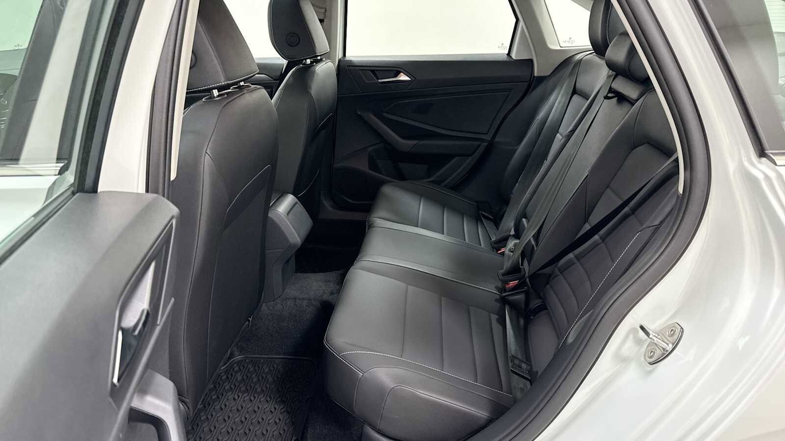 2024 Volkswagen Jetta SE 24