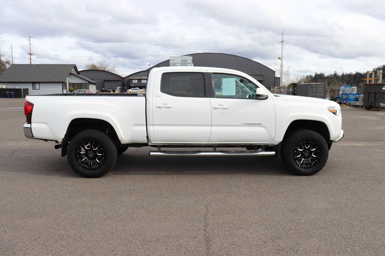 Thumbnail: 2019 Toyota Tacoma - 4
