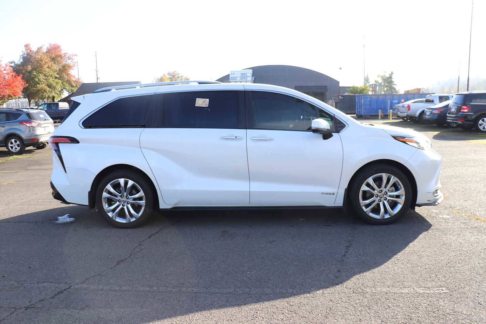 2021 Toyota Sienna Platinum photo 4