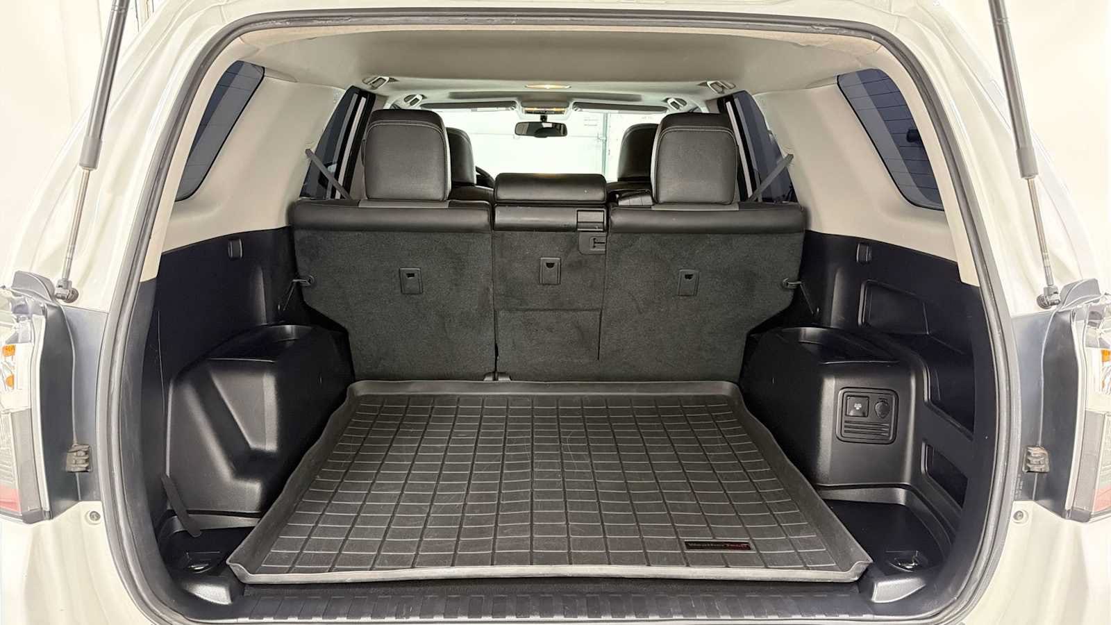 Thumbnail: 2016 Toyota 4Runner - 28